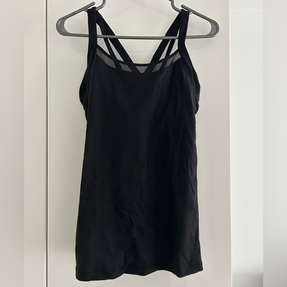 Black lululemon tank top size 10 (built in bra no padding included) - Picture 1 of 3